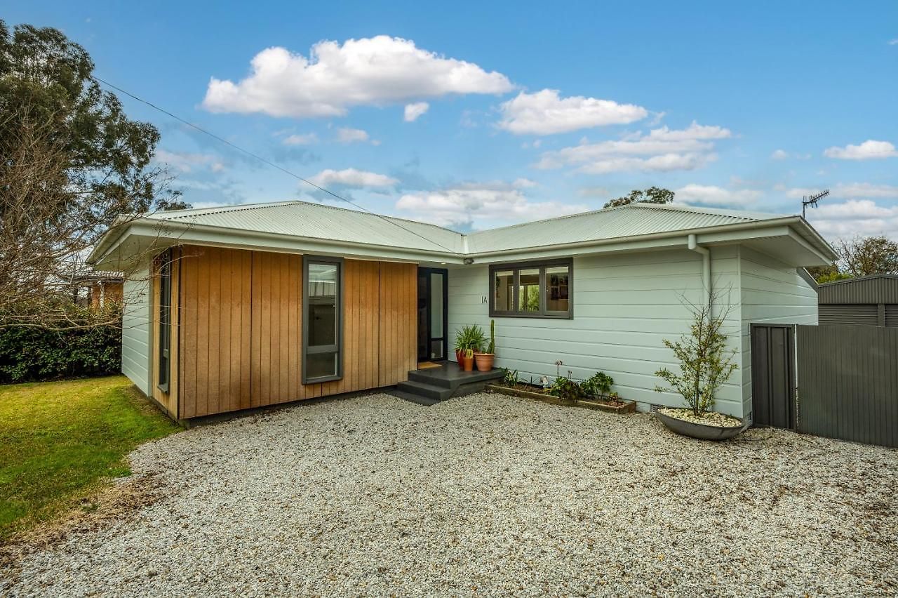 'mudgee Burrow' A Stylish Family * Mudgee