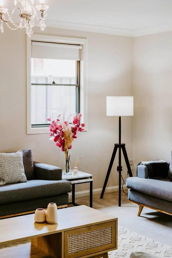 Gladstone Blush - Premium Comfort In Mudgee's Heart Holiday home