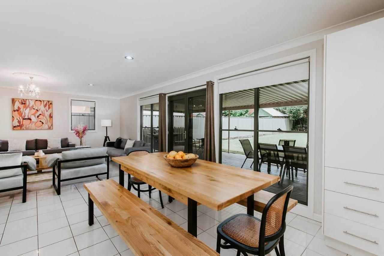 Gladstone Blush - Premium Comfort In Mudgee's Heart Holiday home *