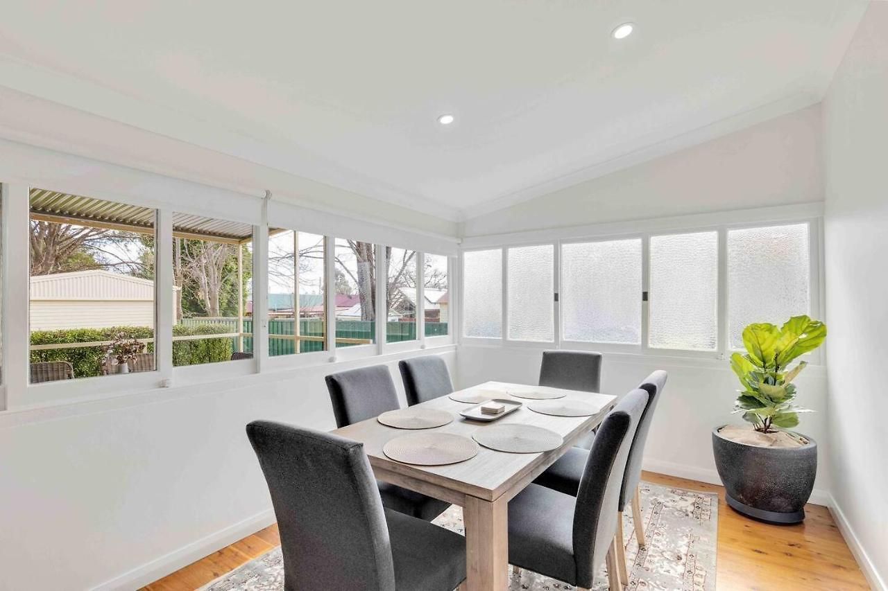 Currawong - An Idyllic Group In Town Holiday home Mudgee
