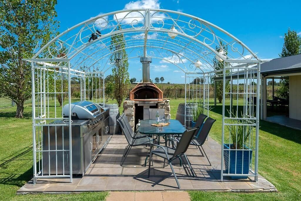 'vineyard Cottage' A Golden Escape Among The Vines Mudgee