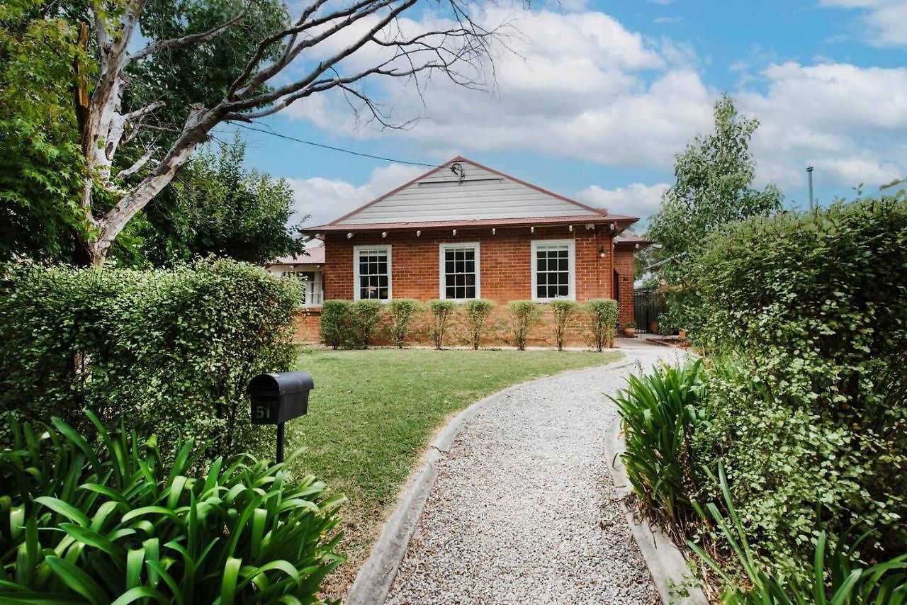Mortimer - A Pool Oasis In Heart Of Holiday home Mudgee