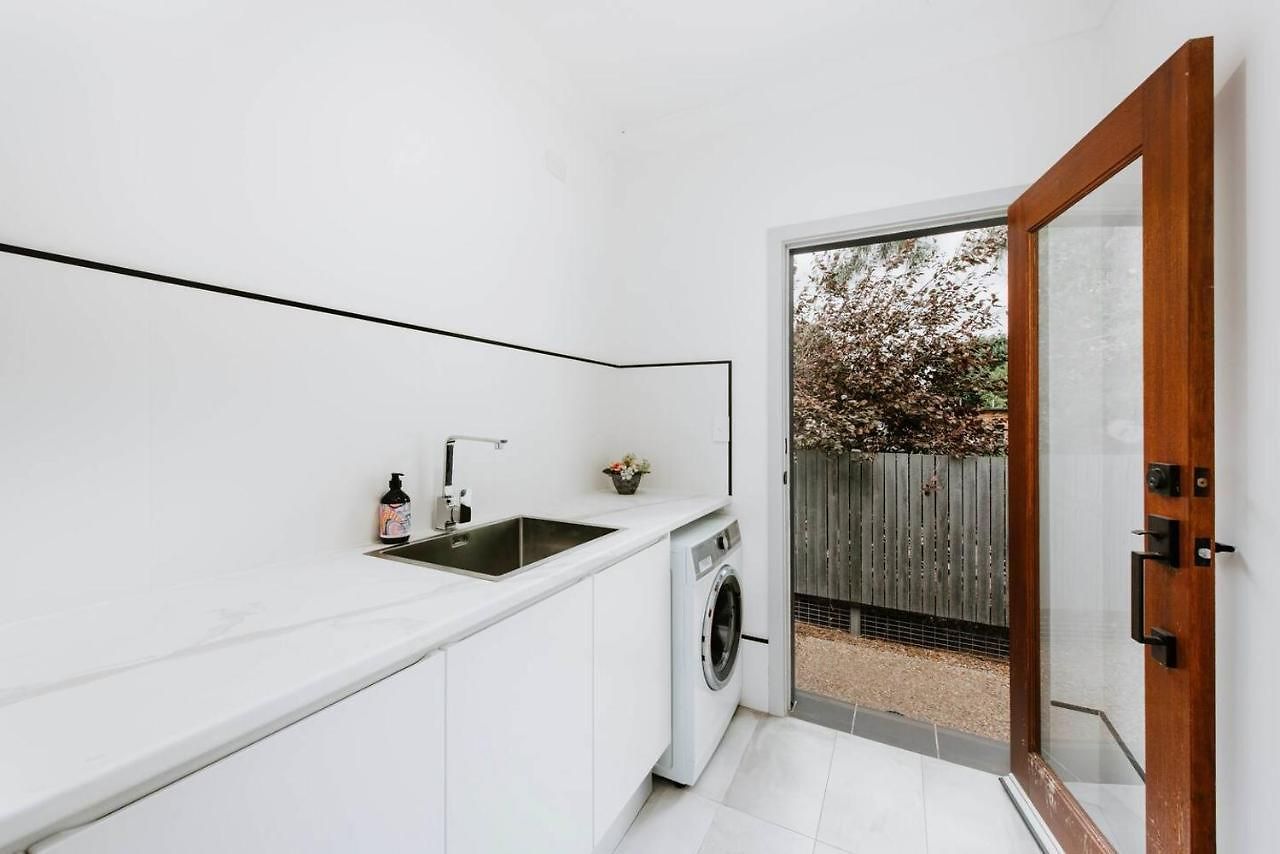 The Spot - A Modern All-season Retreat *