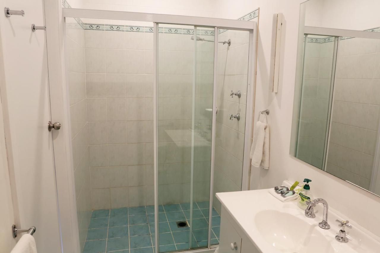 Vineyard Motor Motel 4*