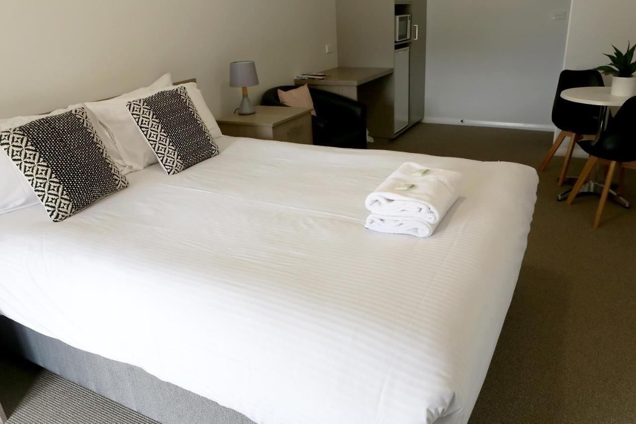 Vineyard Motor Motel 4*