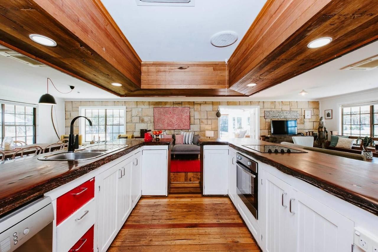 Holiday home 'wilpine' Poolside Country Luxury Near Town *
