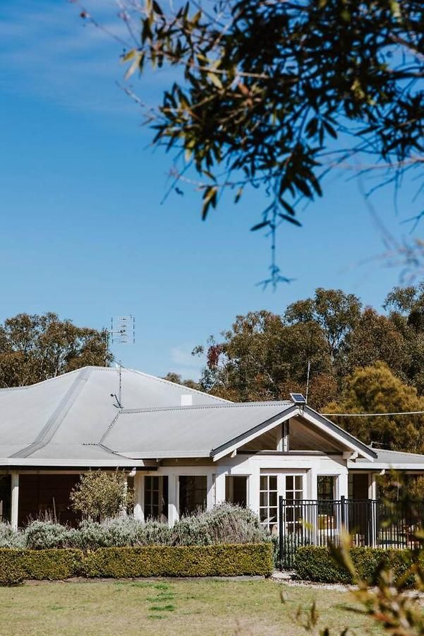 Holiday home 'wilpine' Poolside Country Luxury Near Town *