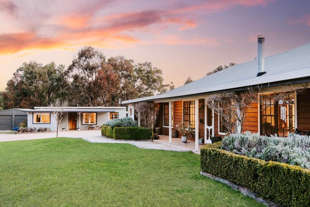 'wilpine' Poolside Country Luxury Near Town Holiday home