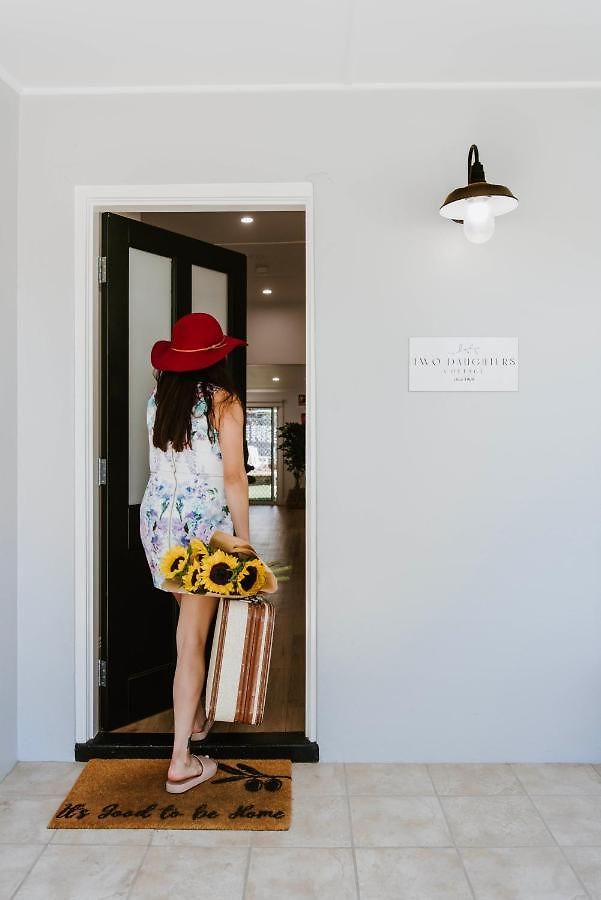 Two Daughters - Refined Country Living Holiday home *