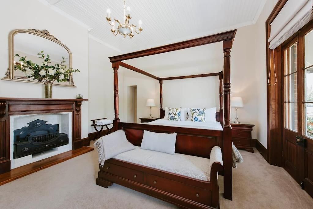 Cawarra On The Park - Historic Grandeur Holiday home *
