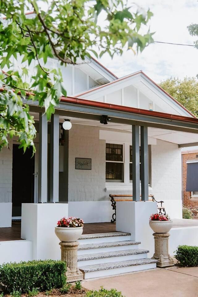 'haylock' Luxe Country Charm In Mudgee's Centre *