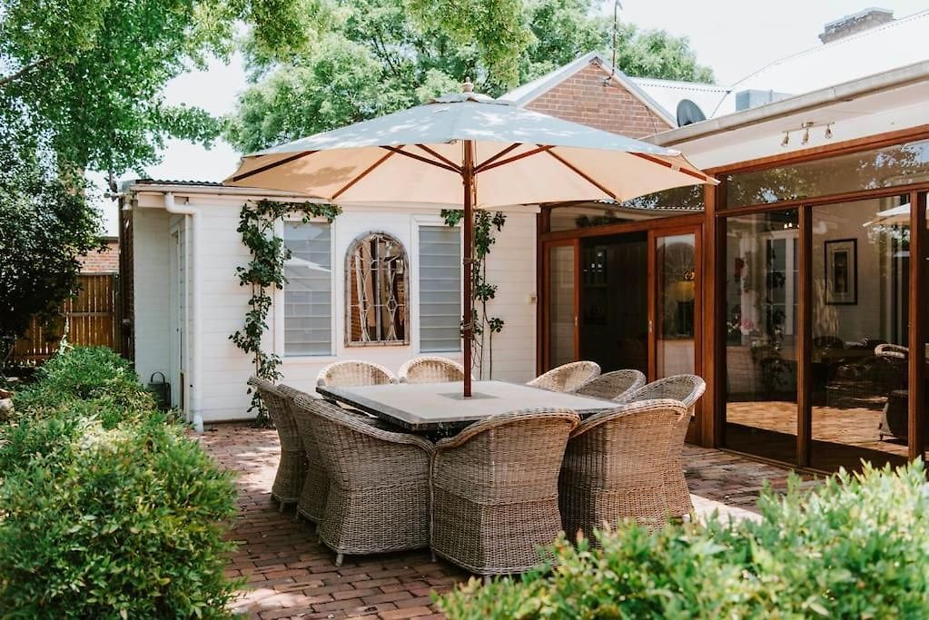 Cawarra On The Park - Historic Grandeur Holiday home Mudgee