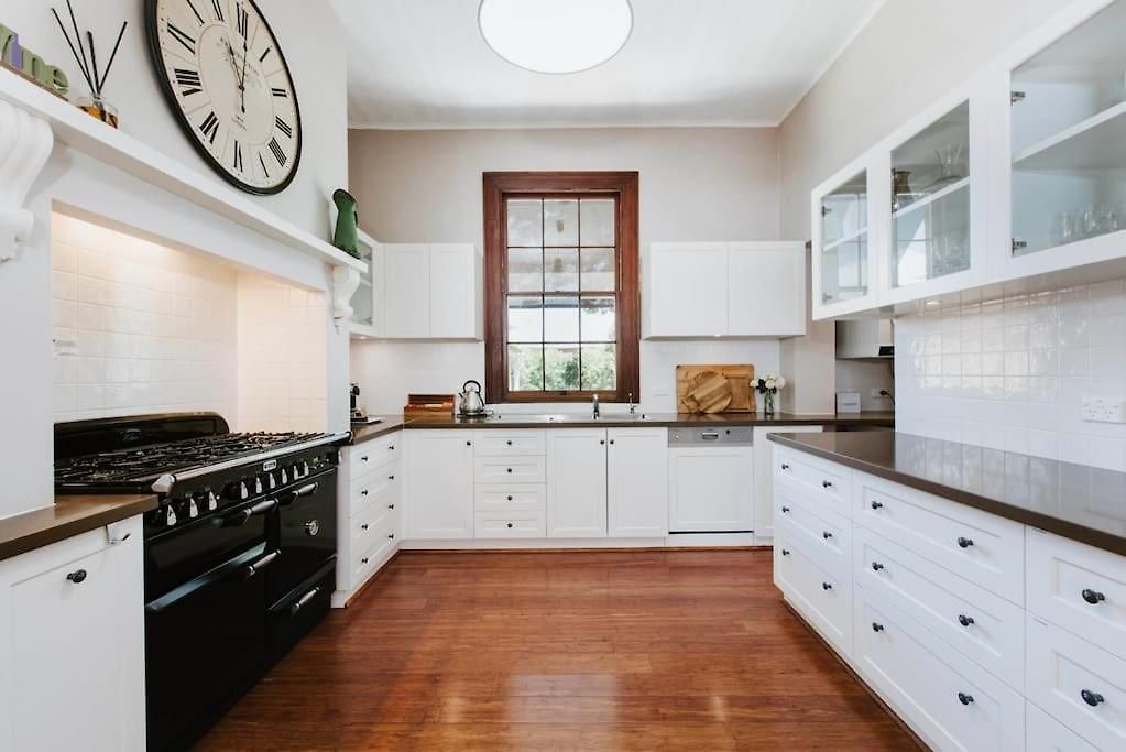 Holiday home Cawarra On The Park - Historic Grandeur