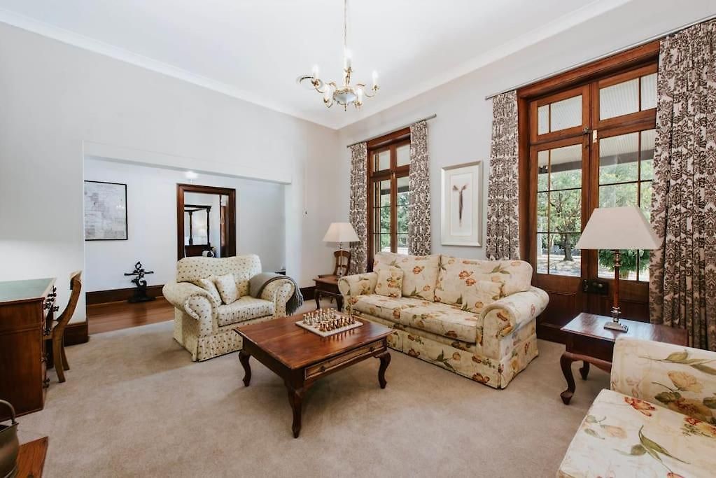 Cawarra On The Park - Historic Grandeur