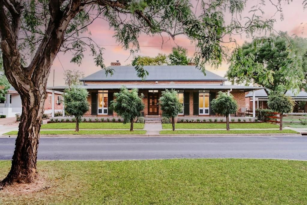 Cawarra On The Park - Historic Grandeur Holiday home Mudgee