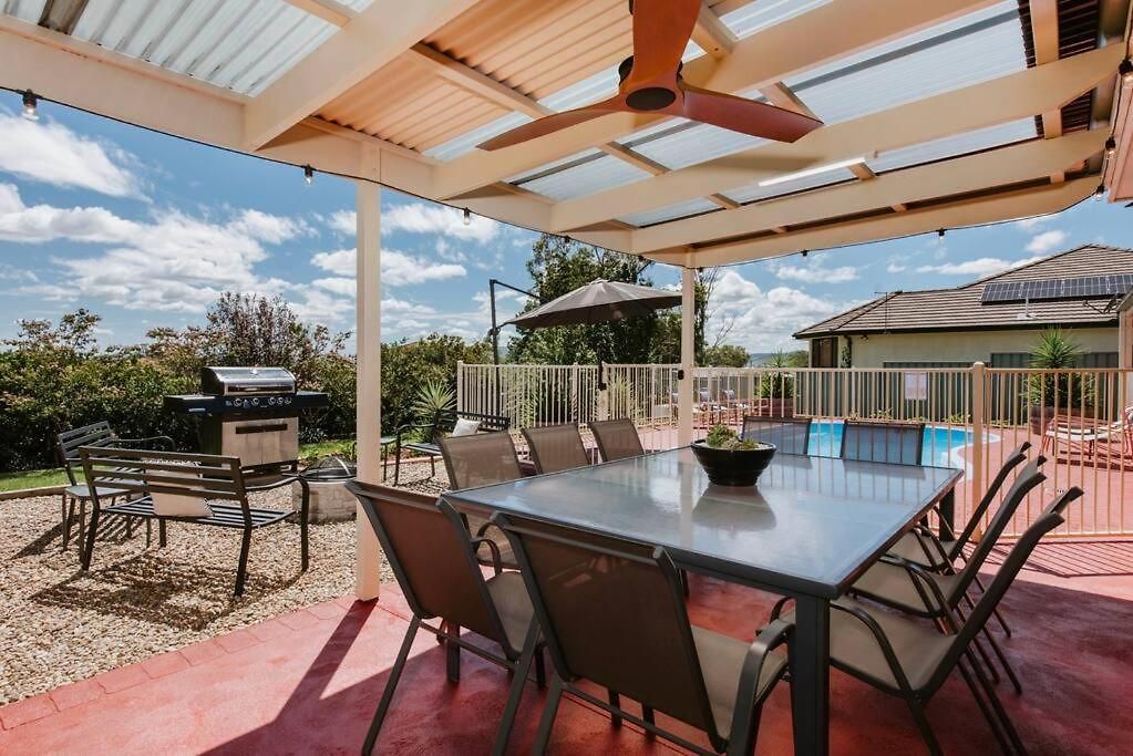 Macquarie Manor - Experience Grand Country Living *