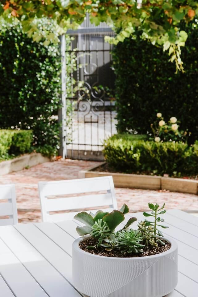 'haylock' Luxe Country Charm In Mudgee's Centre *