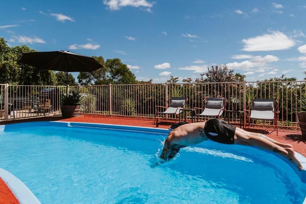 Macquarie Manor - Experience Grand Country Living *