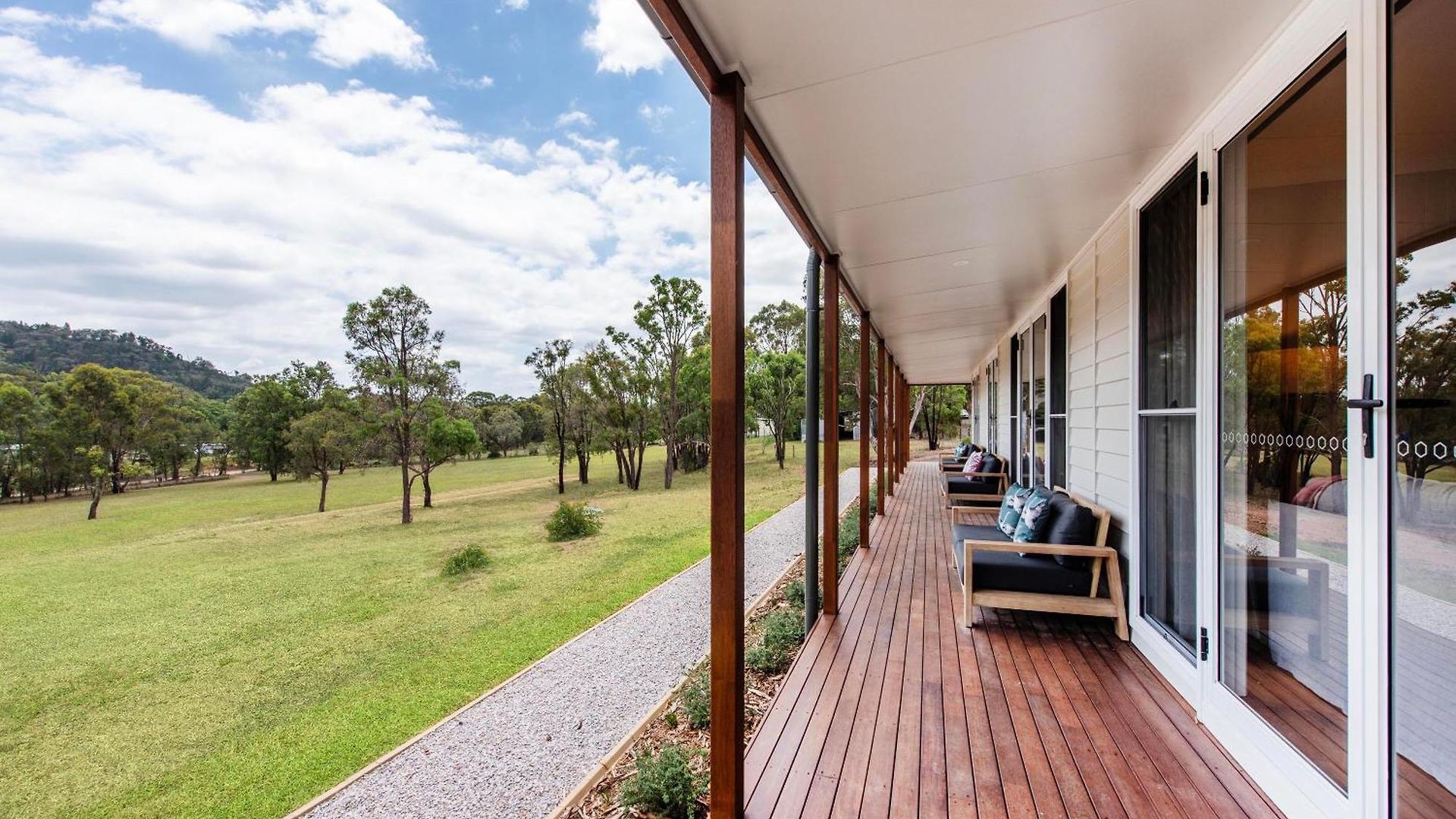Lazy Frog Country Luxury Holiday home *