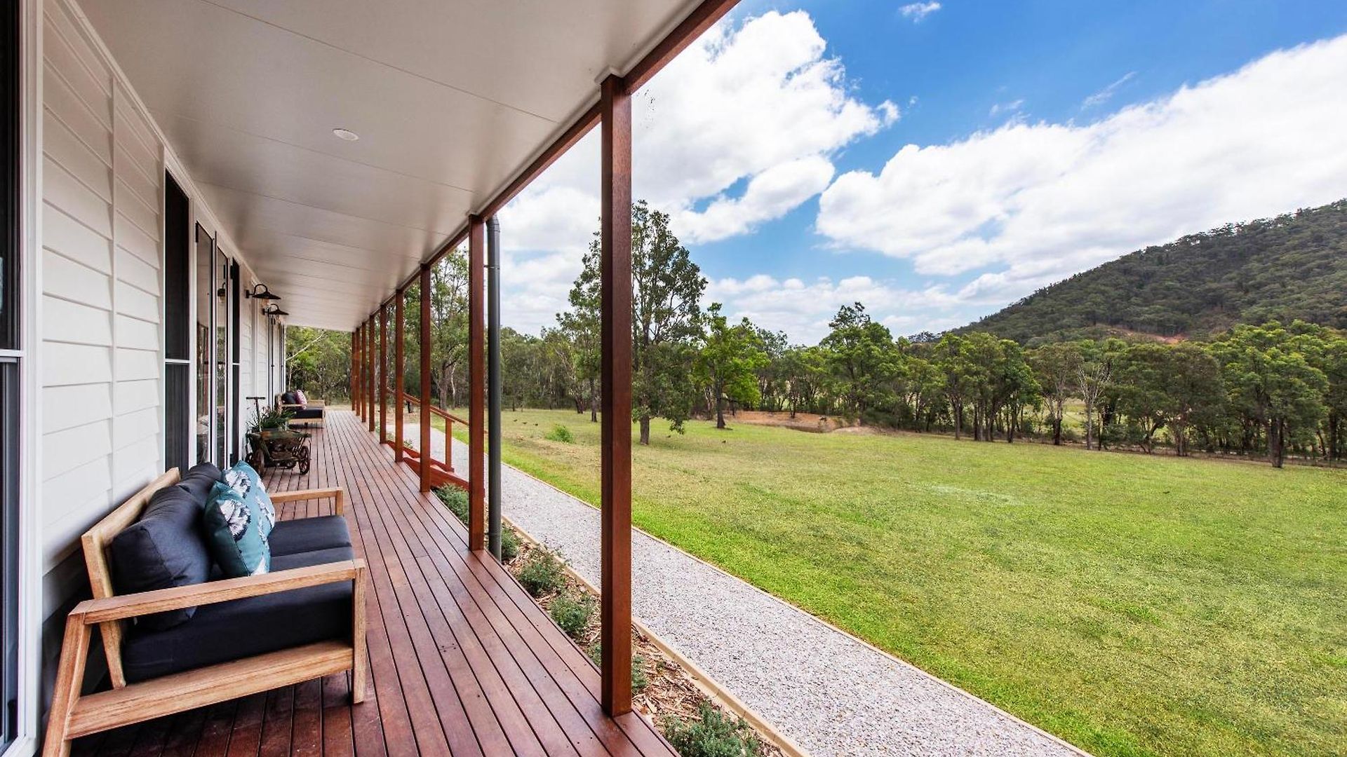 Lazy Frog Country Luxury Holiday home
