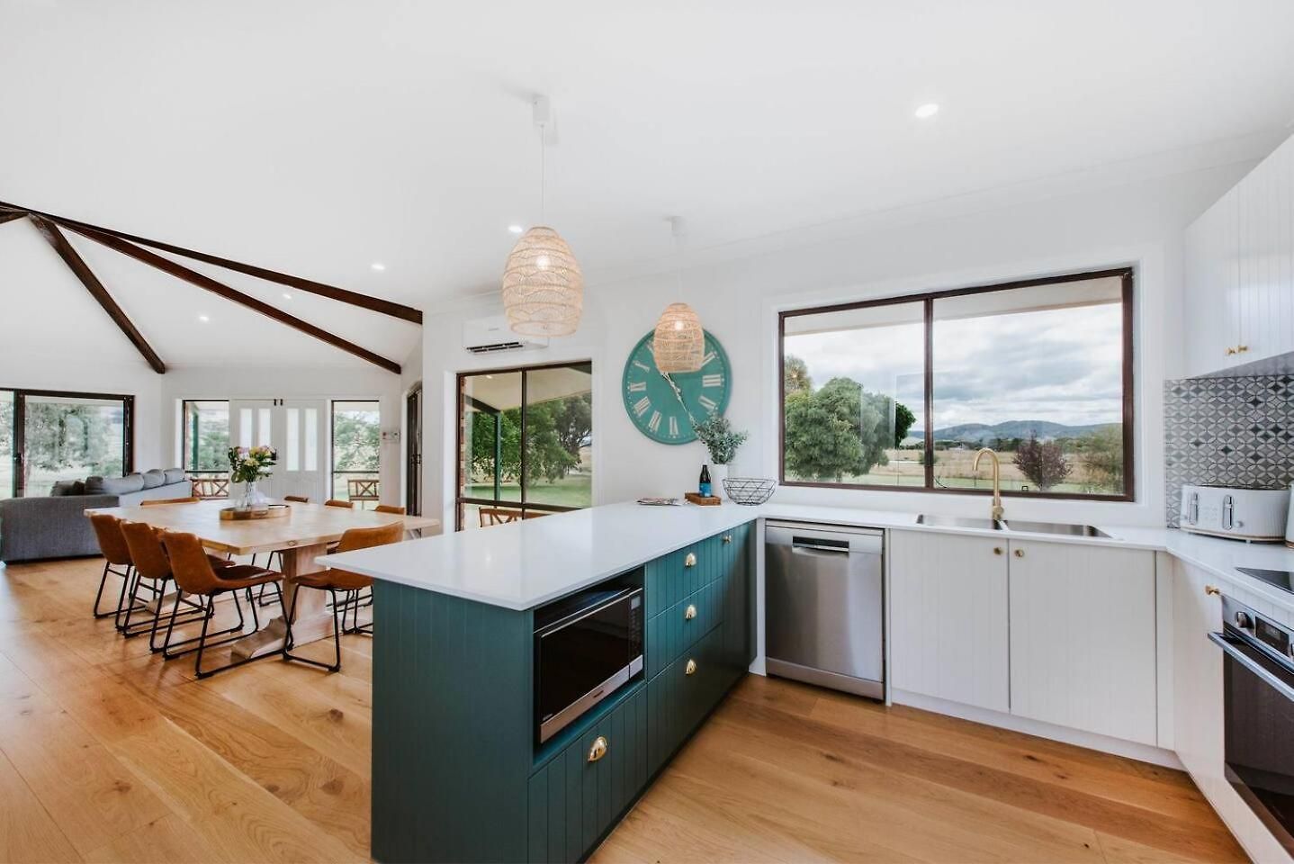 Anton Pavilion - Cheerful Country Solace In Mudgee