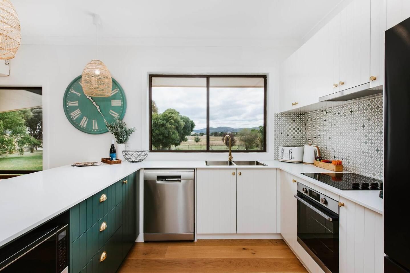 Anton Pavilion - Cheerful Country Solace In * Mudgee