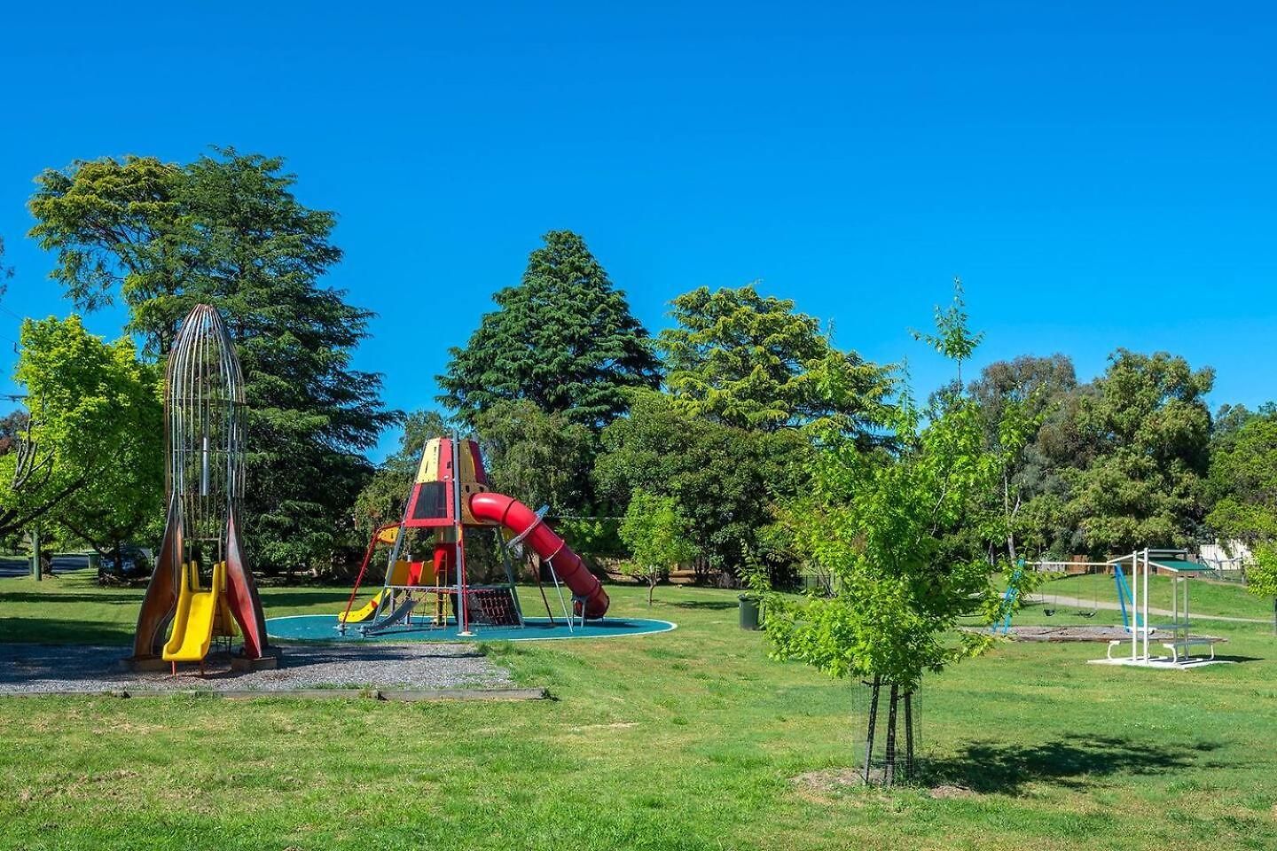 Bancroft House On Scenic Golf Course Holiday home *