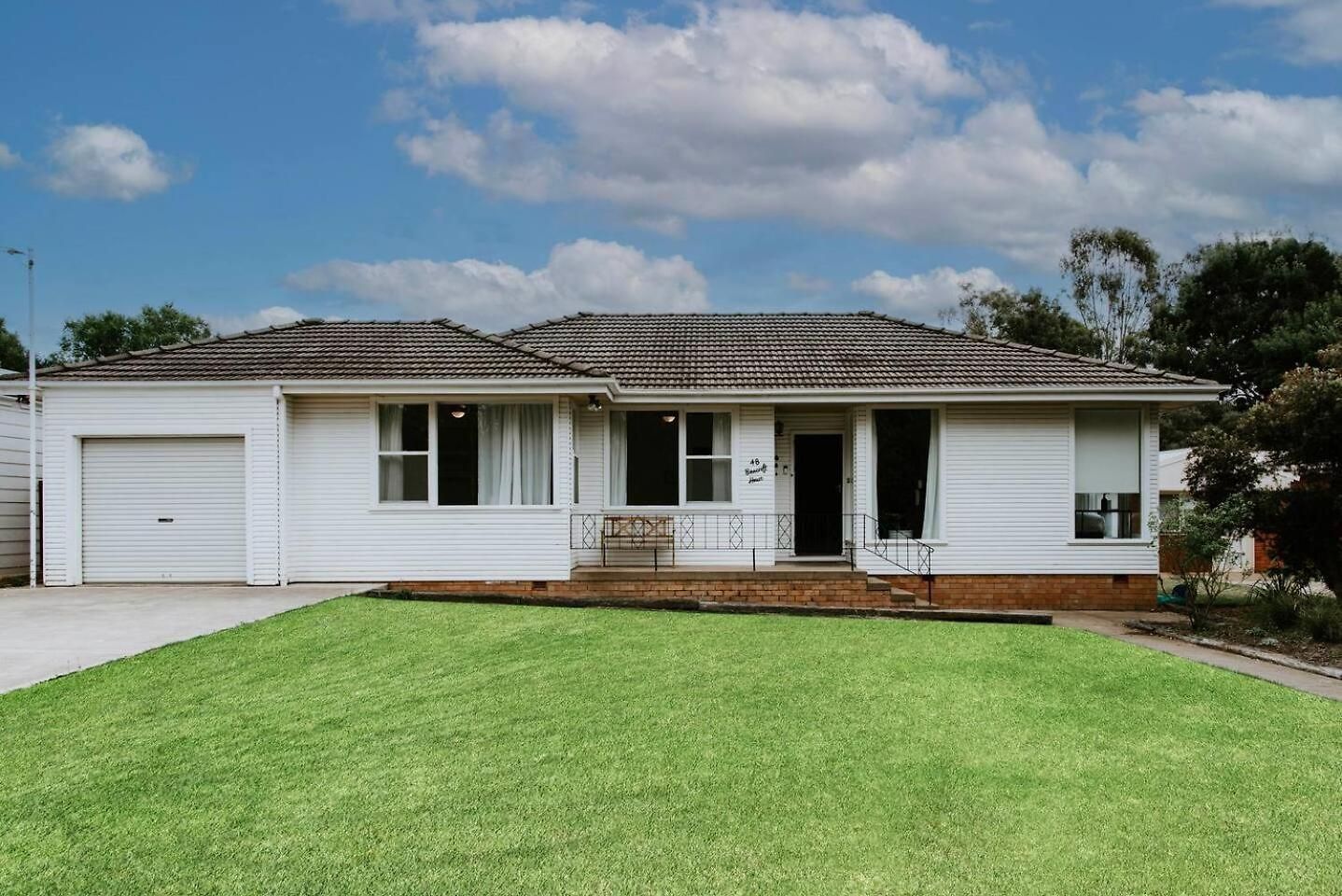 Bancroft House On Scenic Golf Course *