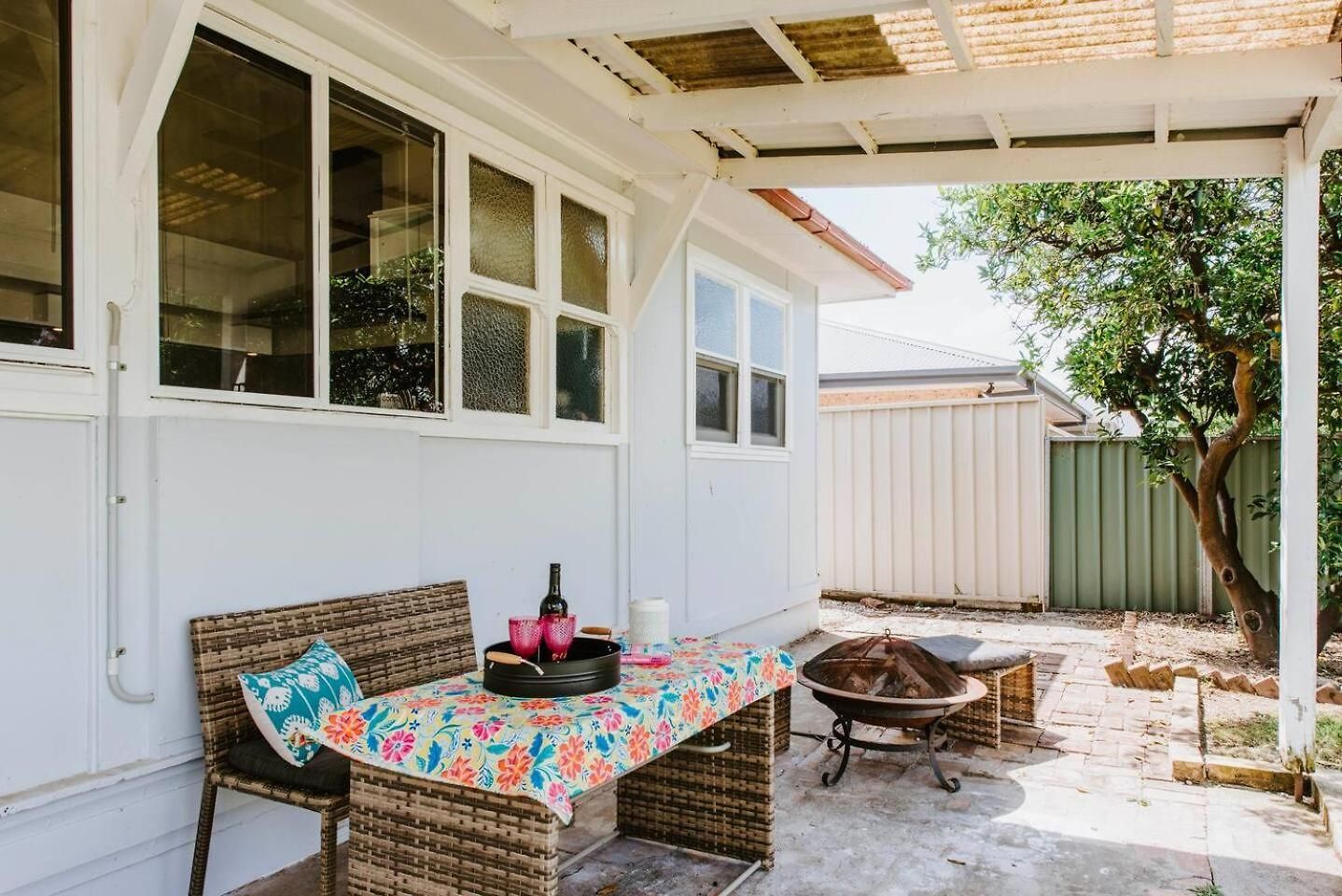 Court House Hideaway - Country Comfort In Town