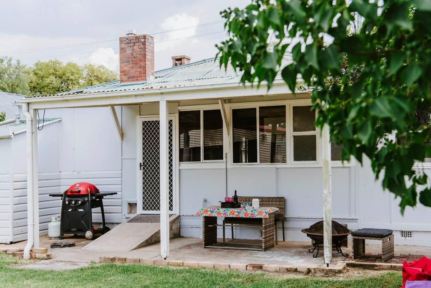 Holiday home Court House Hideaway - Country Comfort In Town *
