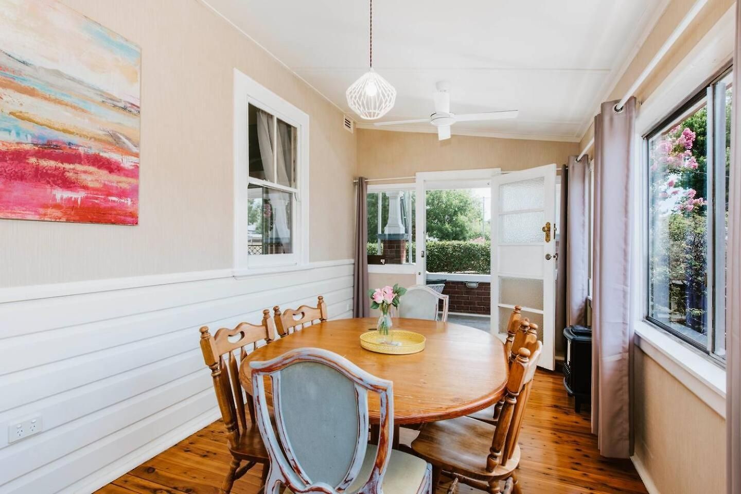 Court House Hideaway - Country Comfort In Town Holiday home Mudgee