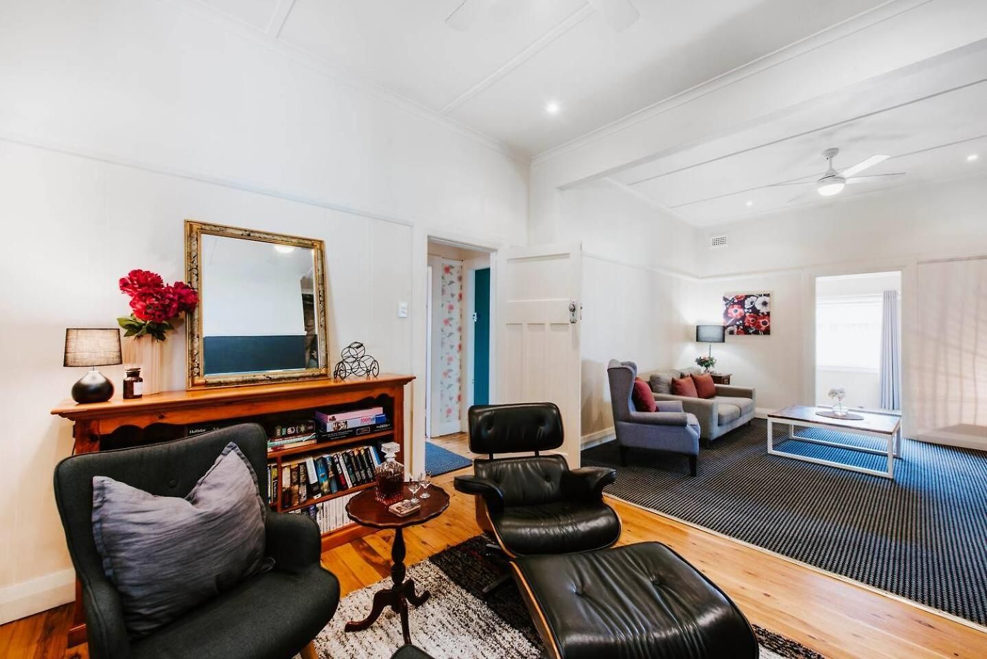Holiday home Court House Hideaway - Country Comfort In Town