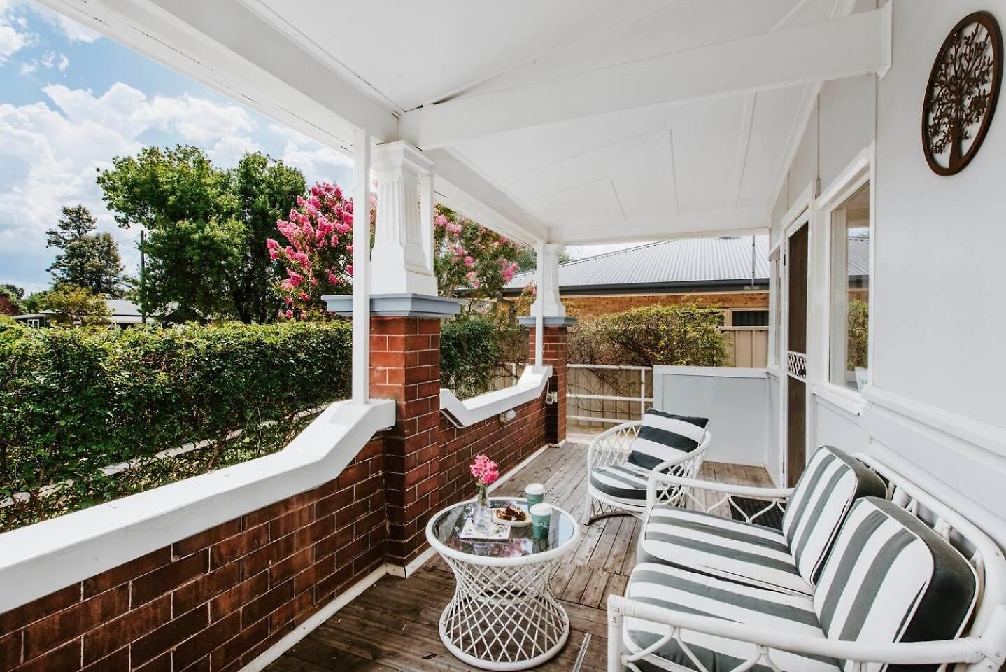 Court House Hideaway - Country Comfort In Town Holiday home