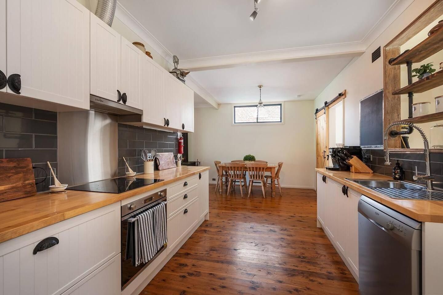 Clematis - Indoor-outdoor Lifestyle * Mudgee