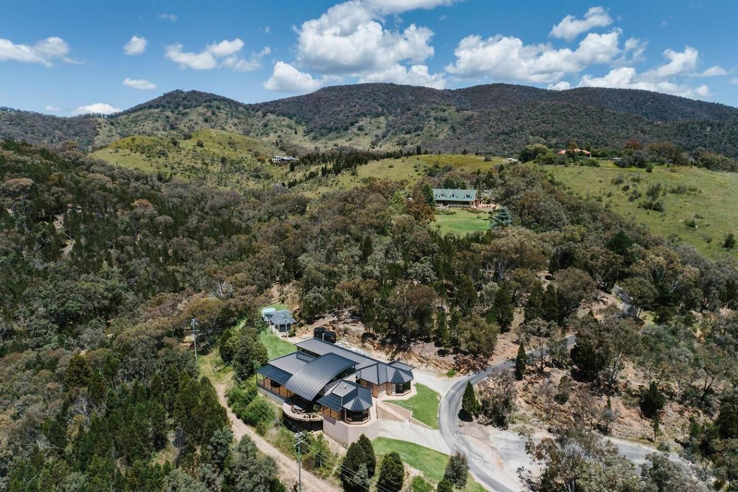 'tyalla Lodge' Unique Luxe Design In The Mountains *