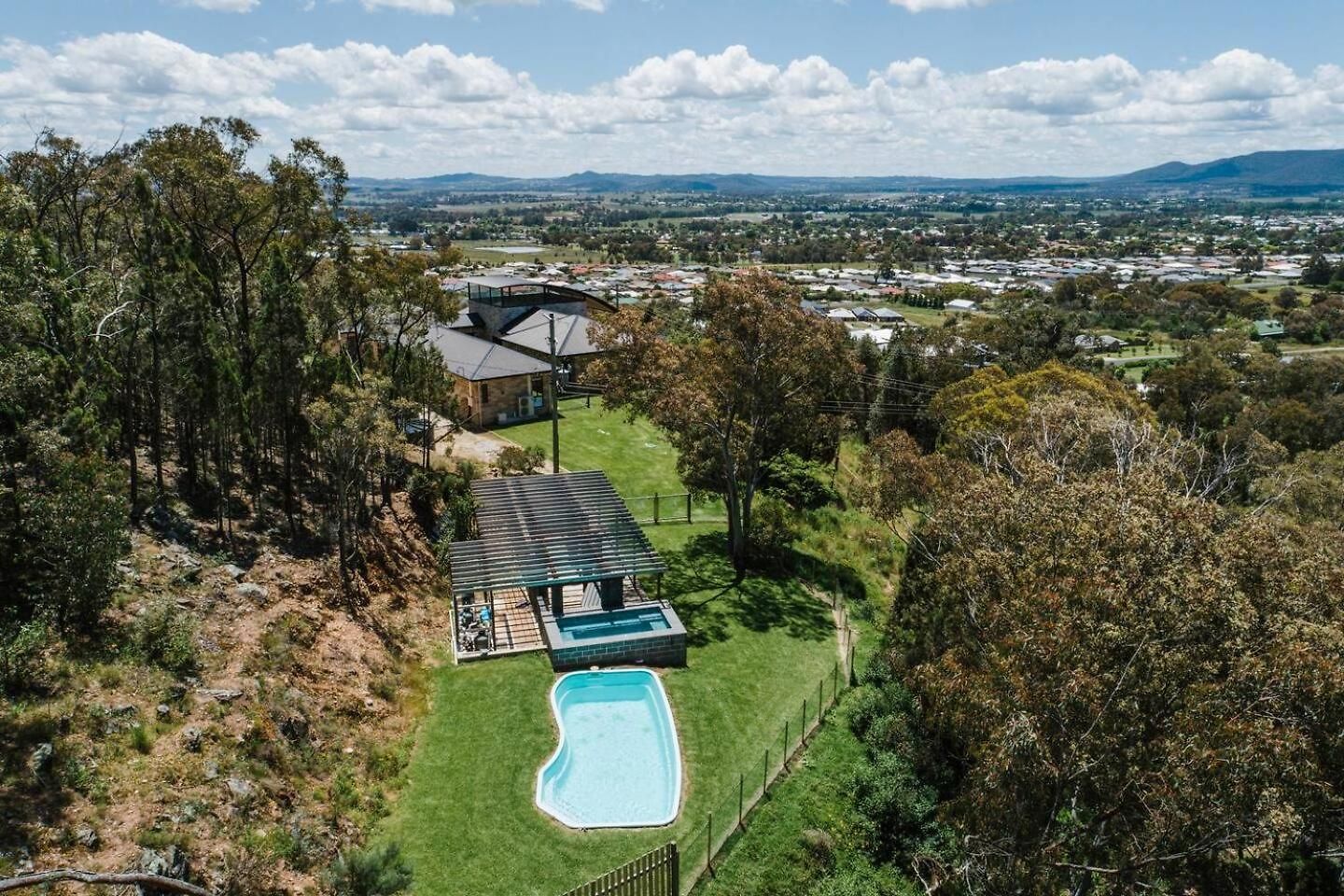 'tyalla Lodge' Unique Luxe Design In The Mountains Mudgee