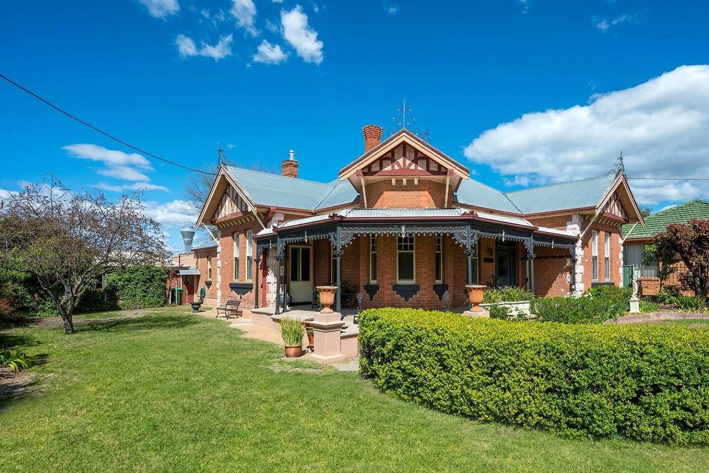 Luxury At Lauralla - An Elegant Victorian Escape Holiday home