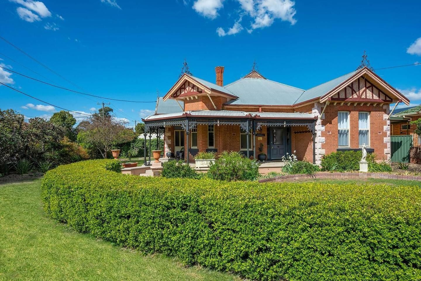 Luxury At Lauralla - An Elegant Victorian Escape