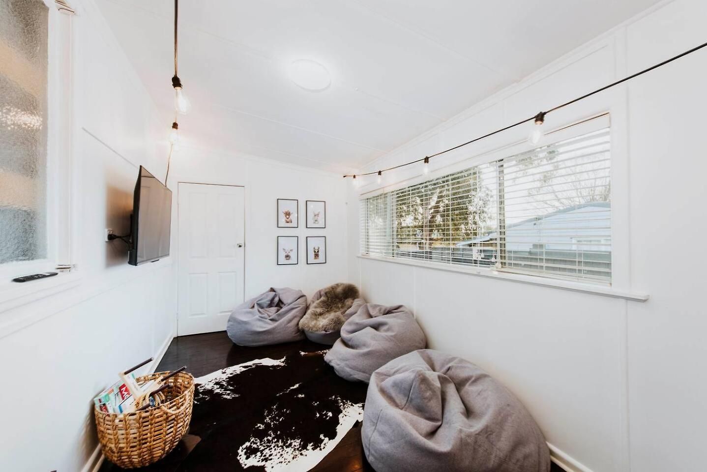 Charlie's Stylish Family-friendly In Downtown