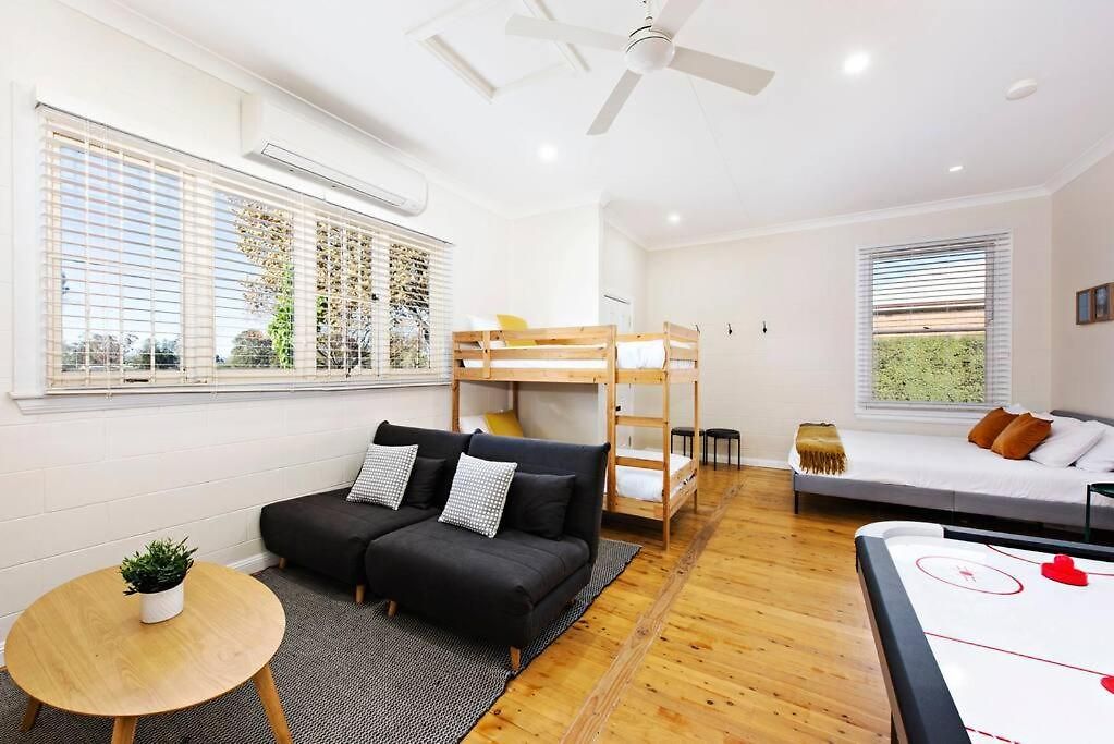 The Orange Door -a Spacious In Town * Mudgee