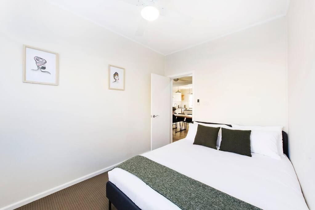 The Orange Door -a Spacious In Town Holiday home