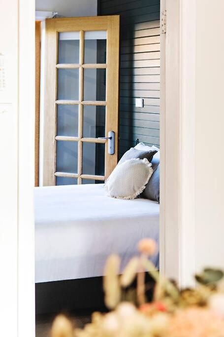 The Orange Door -a Spacious In Town Holiday home *