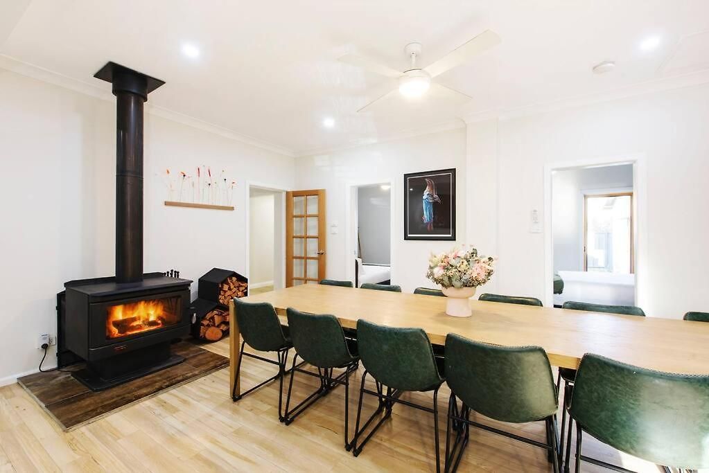 The Orange Door -a Spacious In Town Holiday home Mudgee