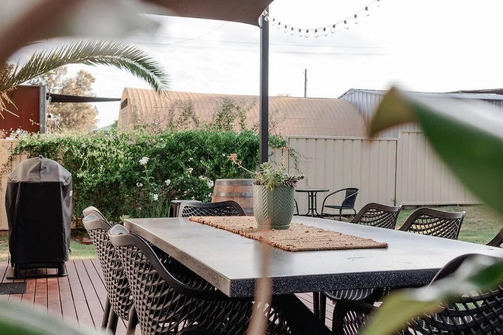 Live In The Heart Of At Fairbairn Apartment *