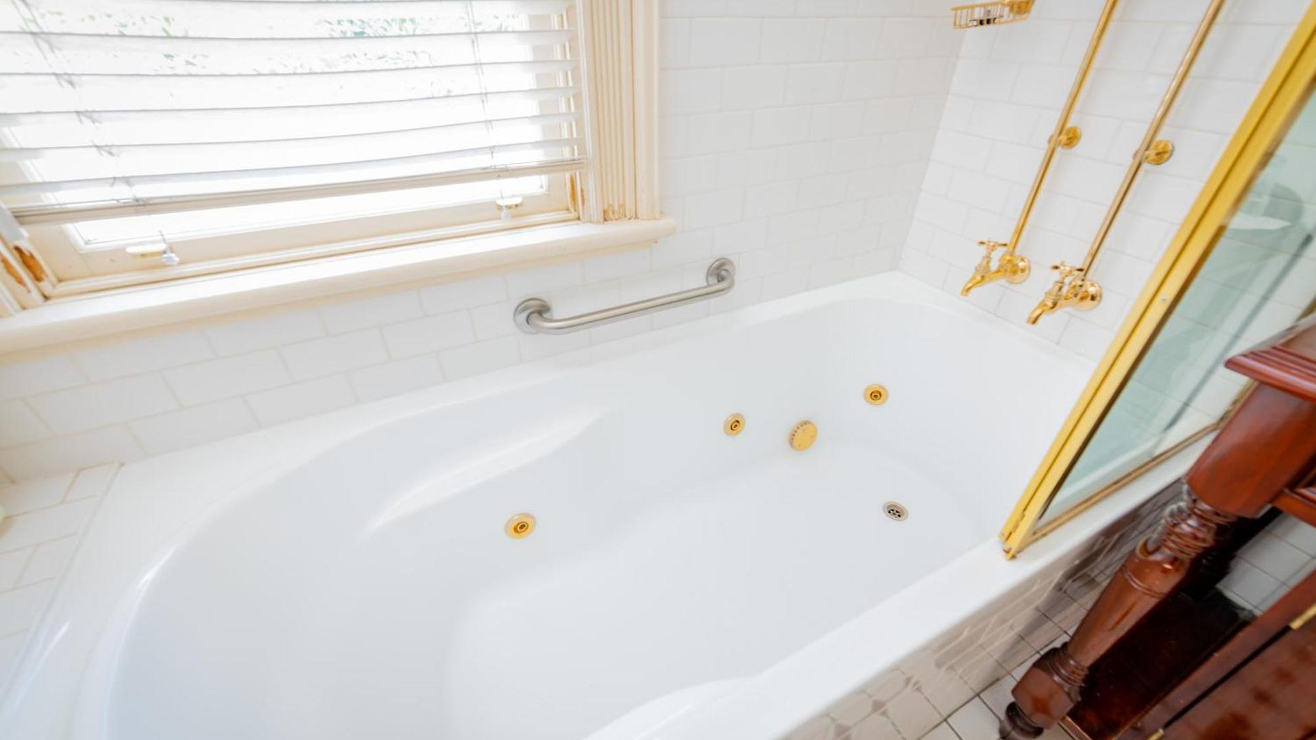 Cobb & Co Court Boutique 4*