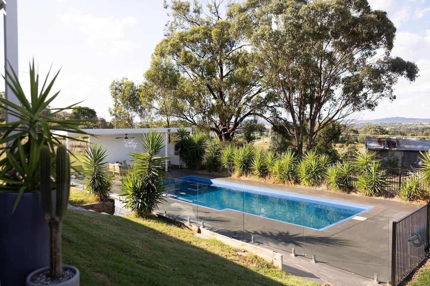 Holiday home The Albens - Countryside Chic Amongst The Hills Mudgee