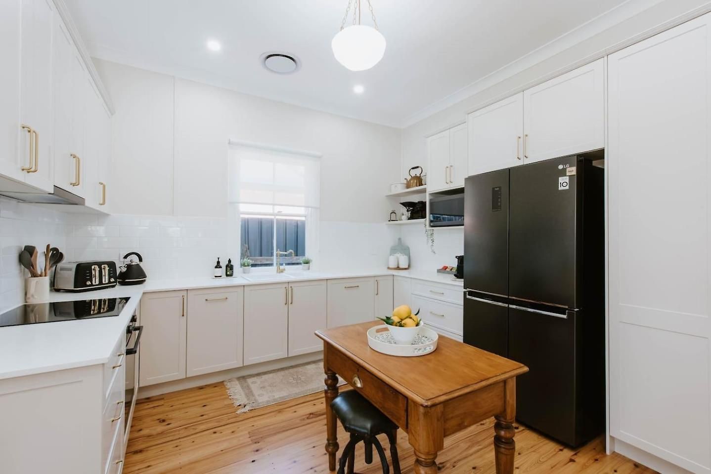 The On Lawson - Heritage Elegance In Holiday home