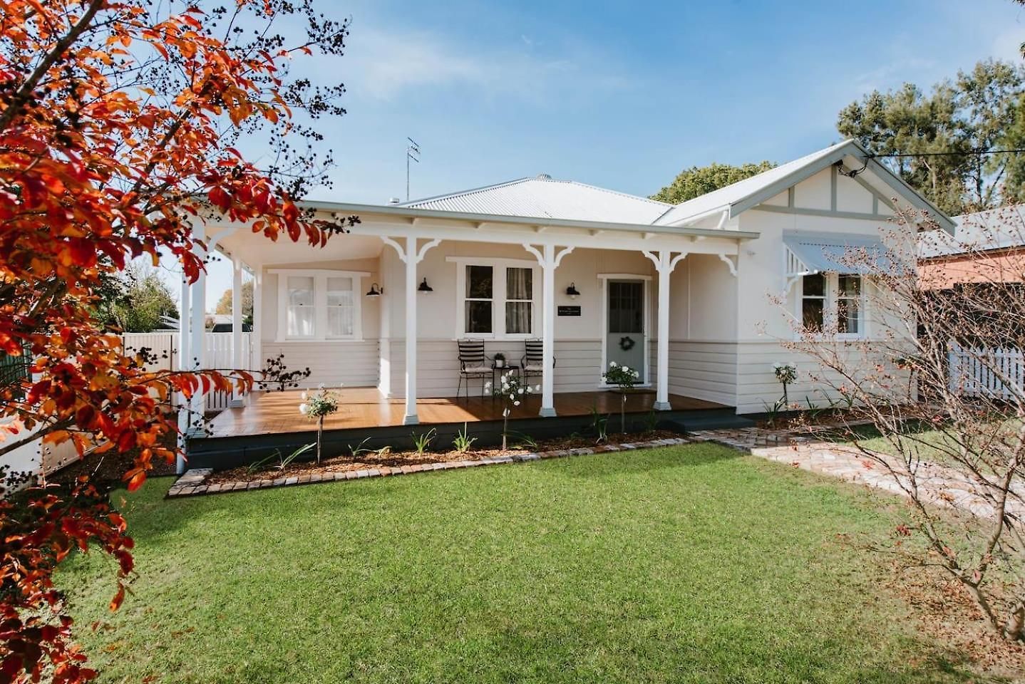 The On Lawson - Heritage Elegance In Holiday home *