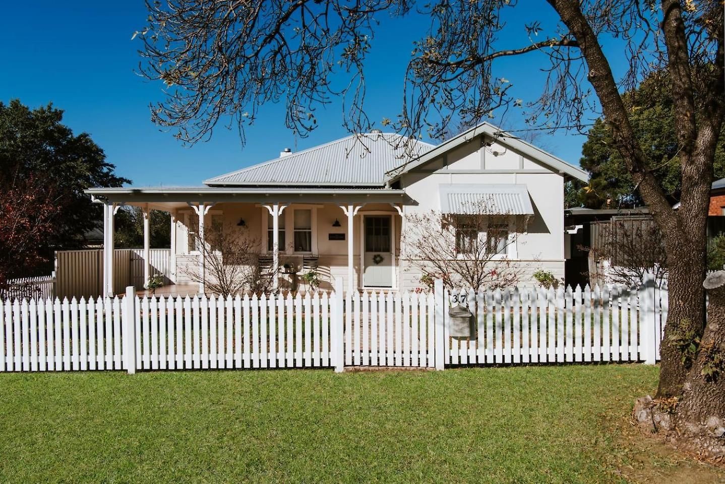 Holiday home The On Lawson - Heritage Elegance In *