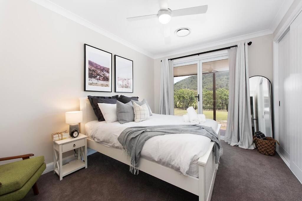 Frog Hill 8 Bedroom Luxe Rural Retreat Near Town With 2 Holiday home Mudgee